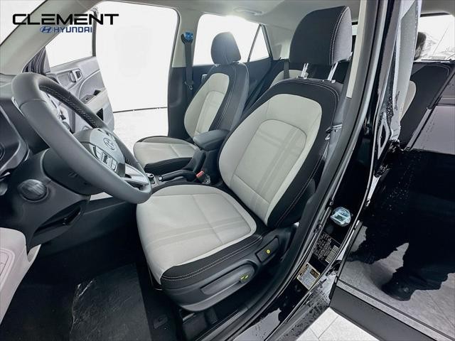 Hyundai Venue Vehicle Full-screen Gallery Image 26