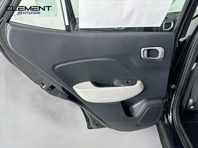 Hyundai Venue Vehicle Full-screen Gallery Image 27