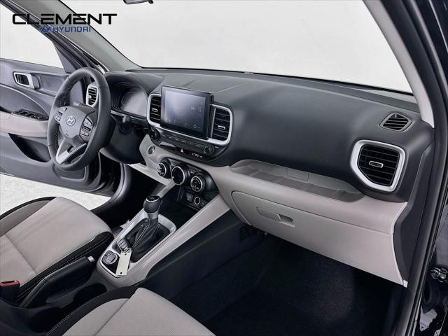 Hyundai Venue Vehicle Full-screen Gallery Image 30