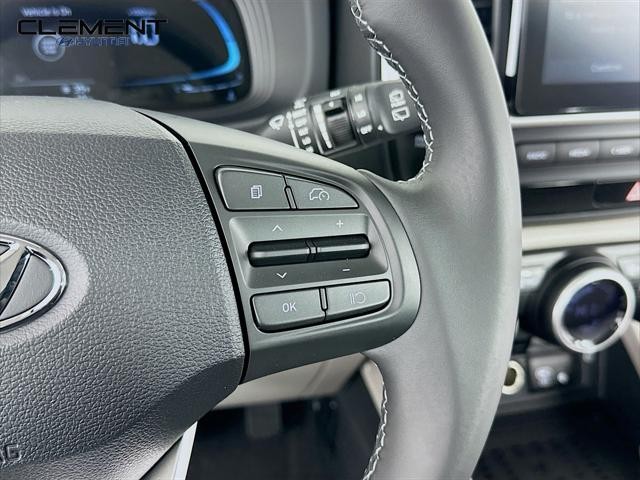 Hyundai Venue Vehicle Full-screen Gallery Image 15