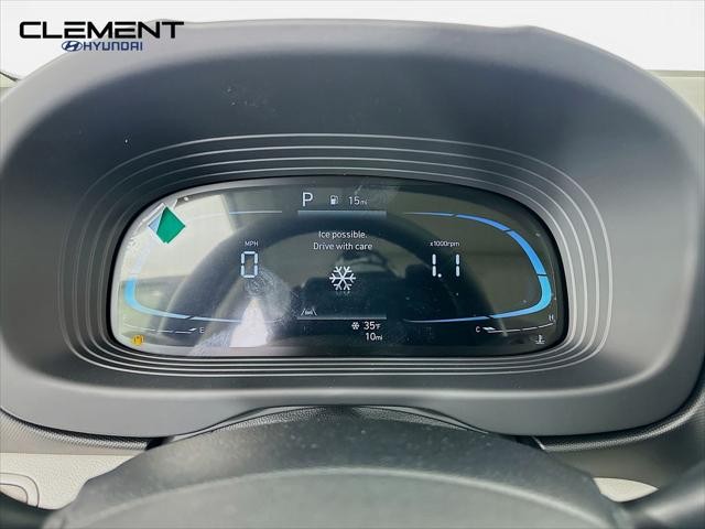 Hyundai Venue Vehicle Full-screen Gallery Image 16