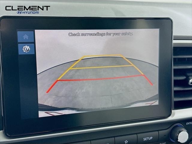 Hyundai Venue Vehicle Full-screen Gallery Image 18