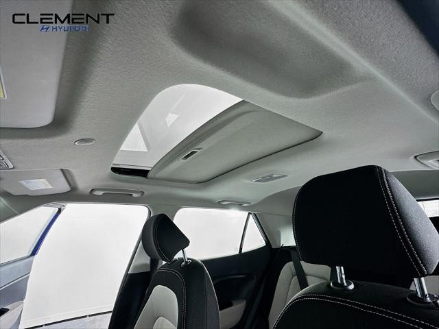 Hyundai Venue Vehicle Full-screen Gallery Image 22