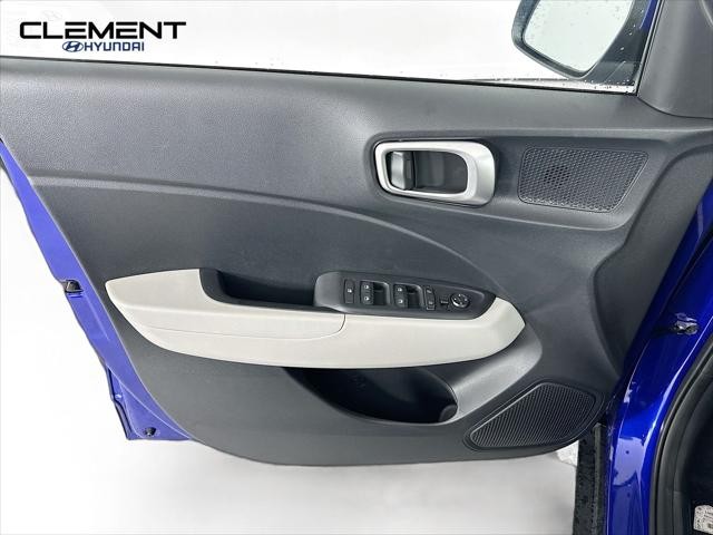 Hyundai Venue Vehicle Full-screen Gallery Image 24