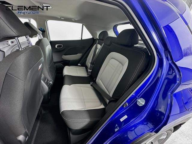 Hyundai Venue Vehicle Full-screen Gallery Image 28