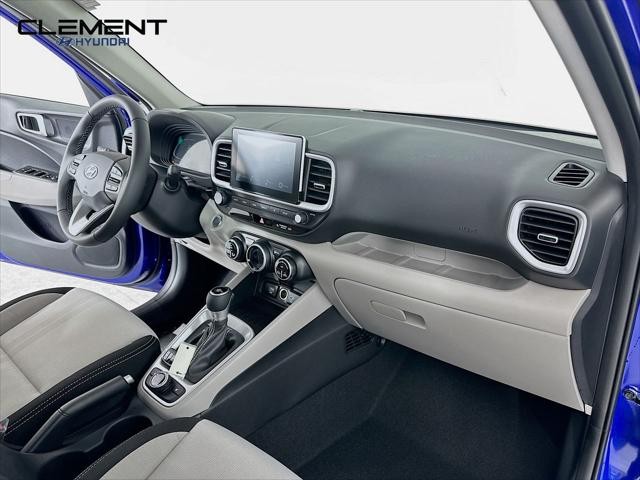 Hyundai Venue Vehicle Full-screen Gallery Image 30