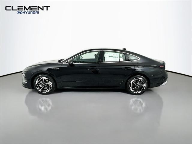 Hyundai Sonata Vehicle Full-screen Gallery Image 4