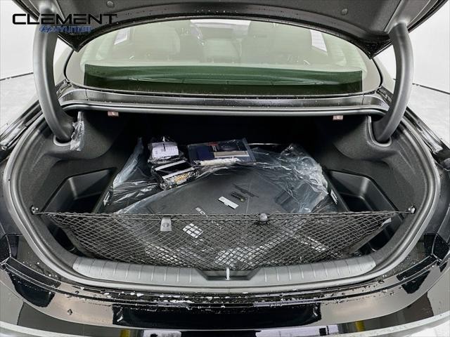 Hyundai Sonata Vehicle Full-screen Gallery Image 9