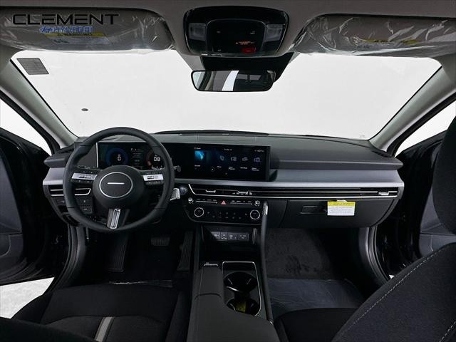 Hyundai Sonata Vehicle Full-screen Gallery Image 11