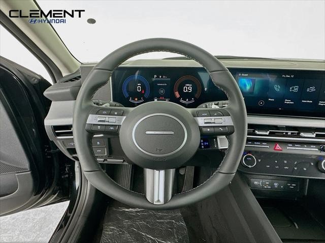 Hyundai Sonata Vehicle Full-screen Gallery Image 13