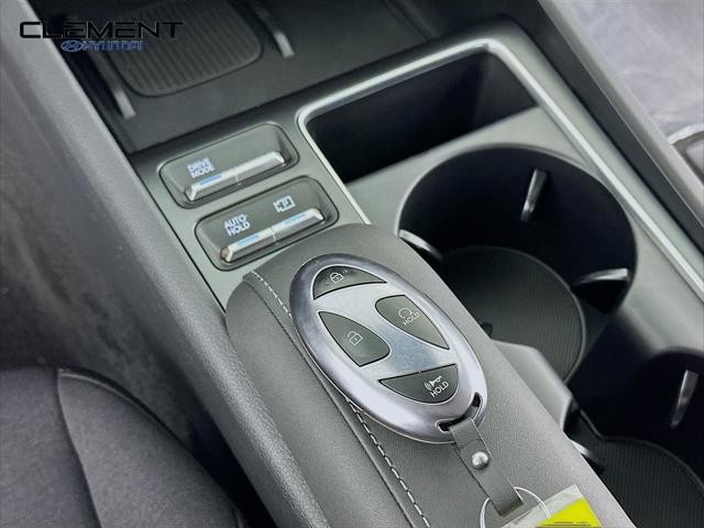 Hyundai Sonata Vehicle Full-screen Gallery Image 21