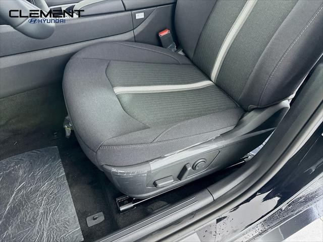 Hyundai Sonata Vehicle Full-screen Gallery Image 24