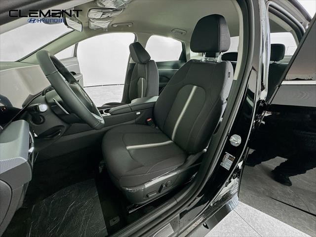 Hyundai Sonata Vehicle Full-screen Gallery Image 25