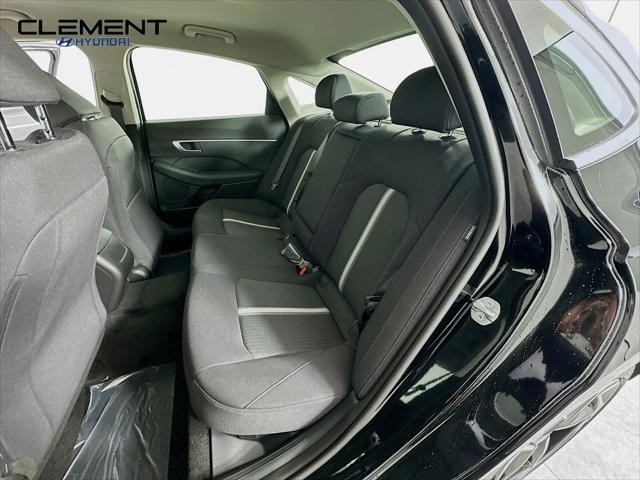 Hyundai Sonata Vehicle Full-screen Gallery Image 27