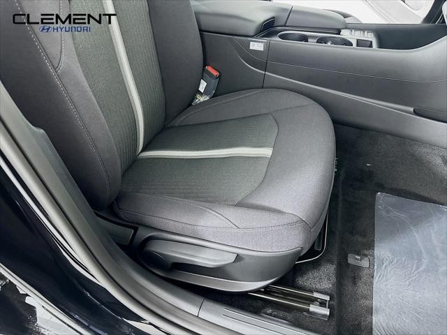 Hyundai Sonata Vehicle Full-screen Gallery Image 28