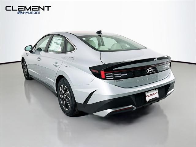 Hyundai Sonata Hybrid Vehicle Full-screen Gallery Image 8