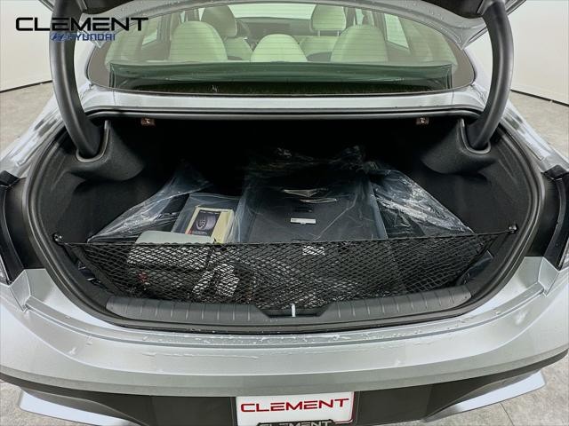 Hyundai Sonata Hybrid Vehicle Full-screen Gallery Image 9