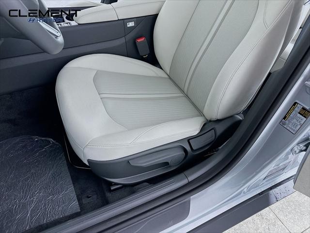 Hyundai Sonata Hybrid Vehicle Full-screen Gallery Image 23