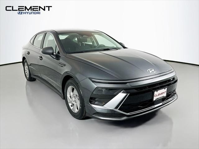 Hyundai Sonata Vehicle Full-screen Gallery Image 3