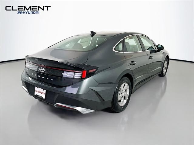 Hyundai Sonata Vehicle Full-screen Gallery Image 6