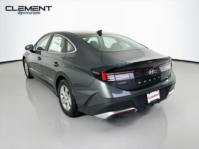 Hyundai Sonata Vehicle Full-screen Gallery Image 8