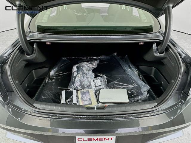 Hyundai Sonata Vehicle Full-screen Gallery Image 9