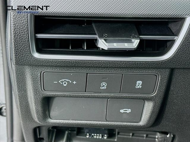 Hyundai Sonata Vehicle Full-screen Gallery Image 12