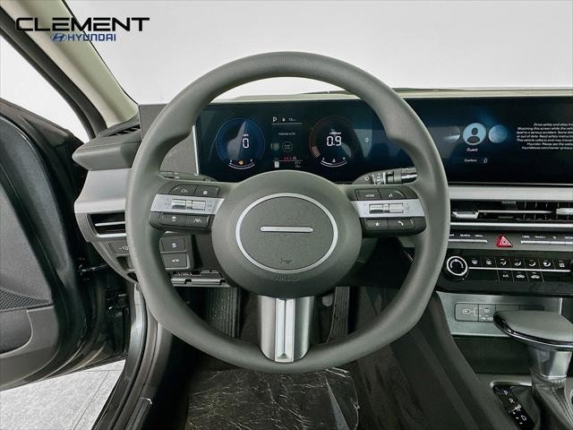 Hyundai Sonata Vehicle Full-screen Gallery Image 13