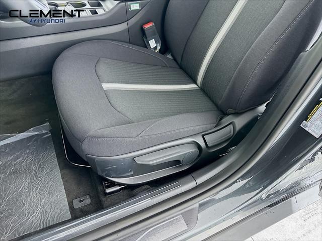 Hyundai Sonata Vehicle Full-screen Gallery Image 23