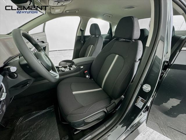 Hyundai Sonata Vehicle Full-screen Gallery Image 24