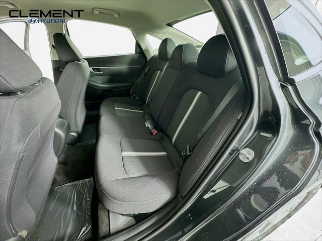 Hyundai Sonata Vehicle Full-screen Gallery Image 26