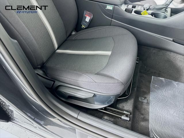 Hyundai Sonata Vehicle Full-screen Gallery Image 27