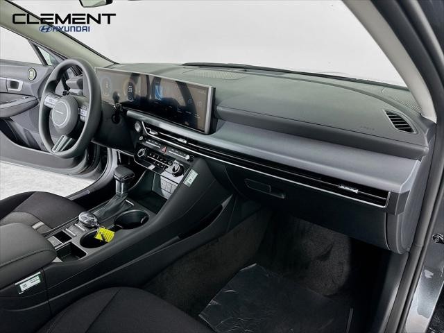 Hyundai Sonata Vehicle Full-screen Gallery Image 28