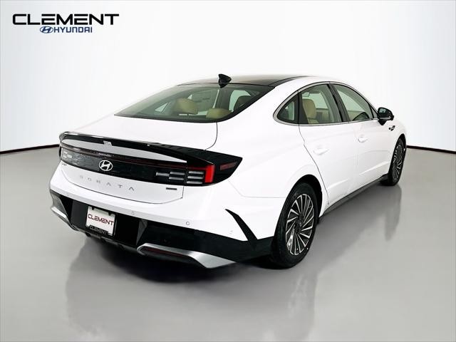 Hyundai Sonata Hybrid Vehicle Full-screen Gallery Image 6