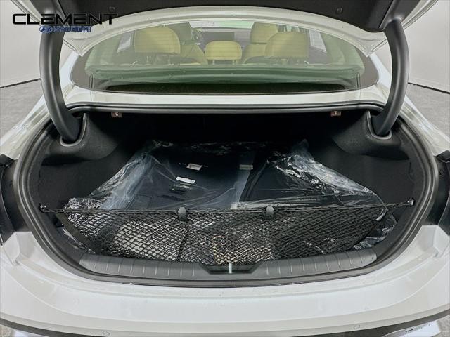 Hyundai Sonata Hybrid Vehicle Full-screen Gallery Image 9