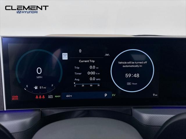 Hyundai Sonata Hybrid Vehicle Full-screen Gallery Image 16