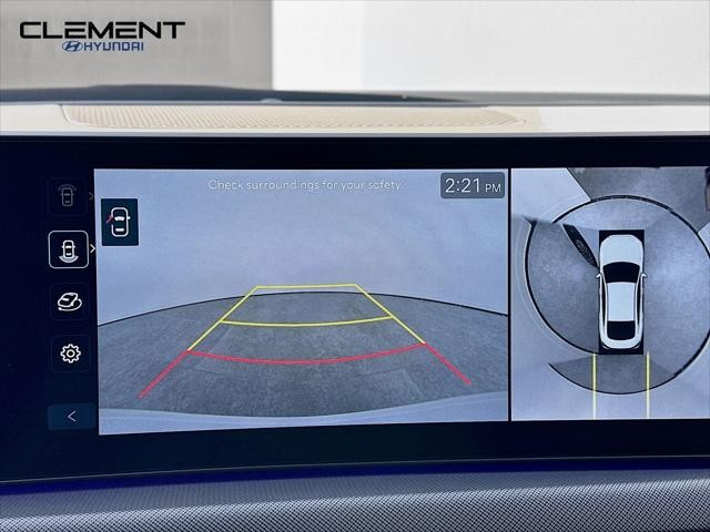 Hyundai Sonata Hybrid Vehicle Full-screen Gallery Image 18