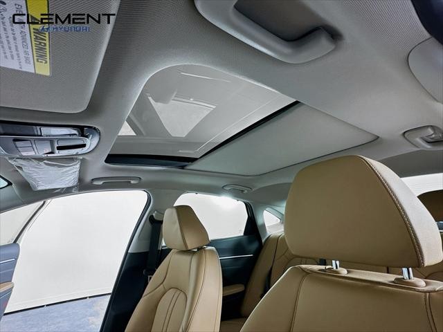 Hyundai Sonata Hybrid Vehicle Full-screen Gallery Image 22