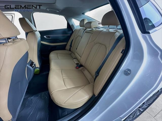 Hyundai Sonata Hybrid Vehicle Full-screen Gallery Image 29