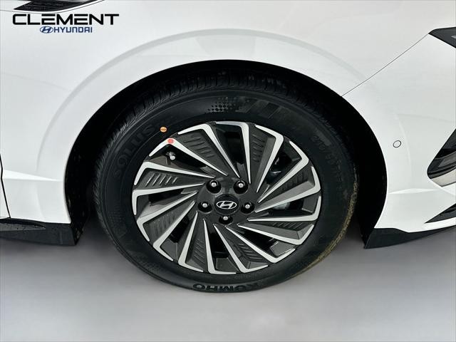 Hyundai Sonata Hybrid Vehicle Full-screen Gallery Image 33