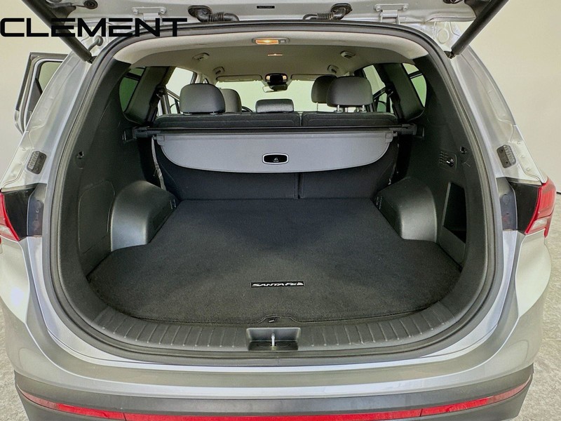 Hyundai Santa Fe Vehicle Full-screen Gallery Image 9