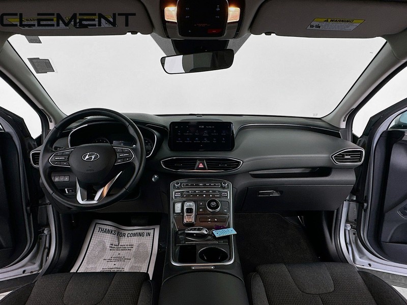 Hyundai Santa Fe Vehicle Full-screen Gallery Image 11