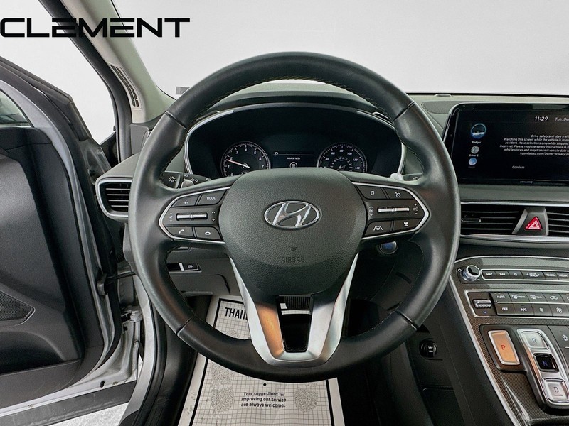 Hyundai Santa Fe Vehicle Full-screen Gallery Image 13