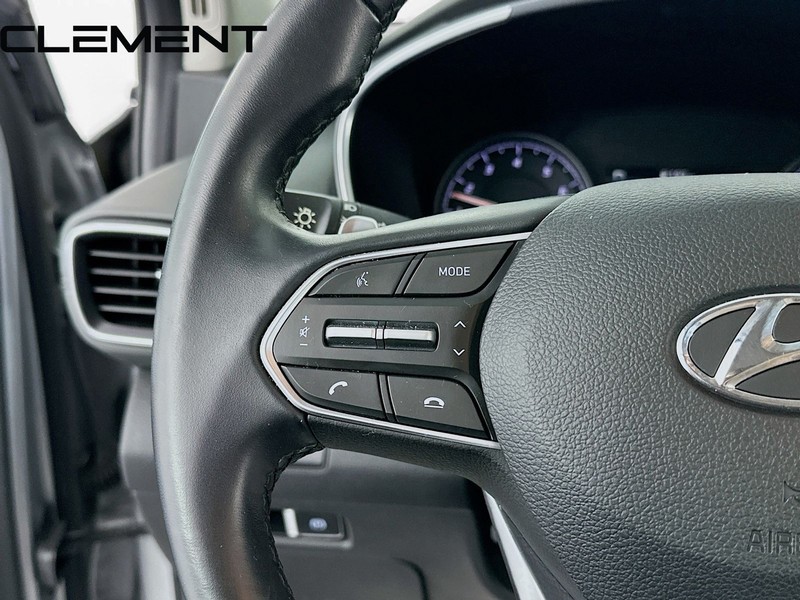 Hyundai Santa Fe Vehicle Full-screen Gallery Image 14