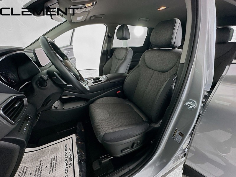 Hyundai Santa Fe Vehicle Full-screen Gallery Image 28