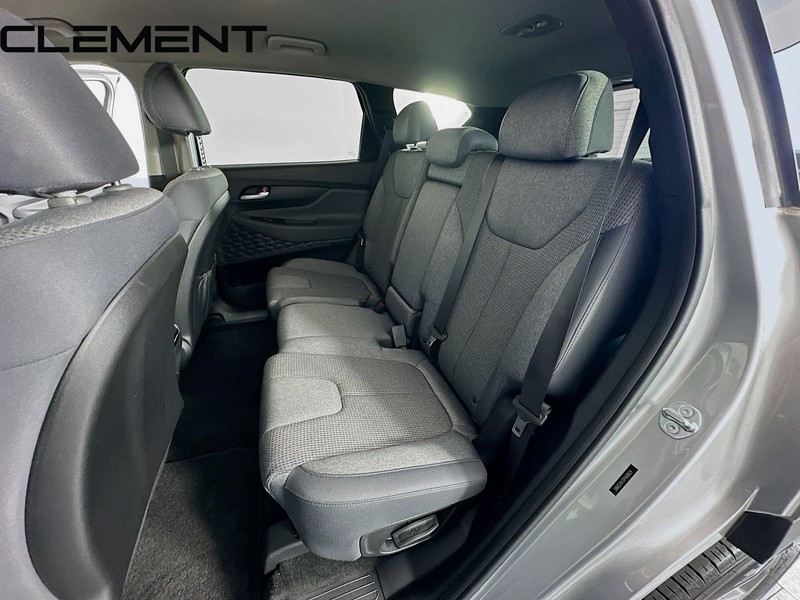 Hyundai Santa Fe Vehicle Full-screen Gallery Image 31