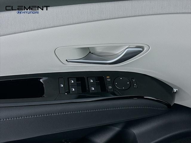 Hyundai Tucson Vehicle Full-screen Gallery Image 24