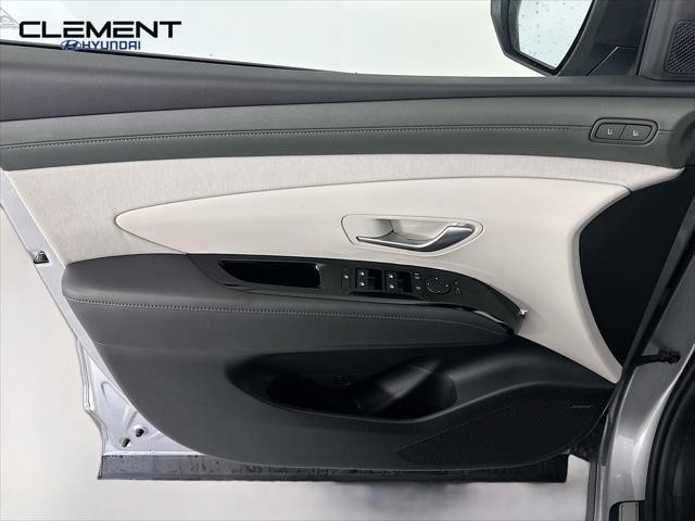 Hyundai Tucson Vehicle Full-screen Gallery Image 25