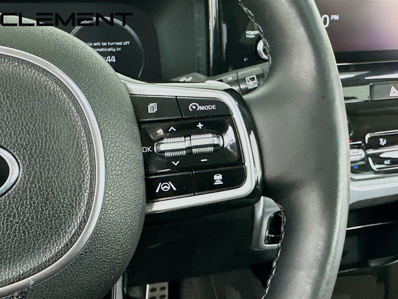 Kia Sorento Vehicle Image 16