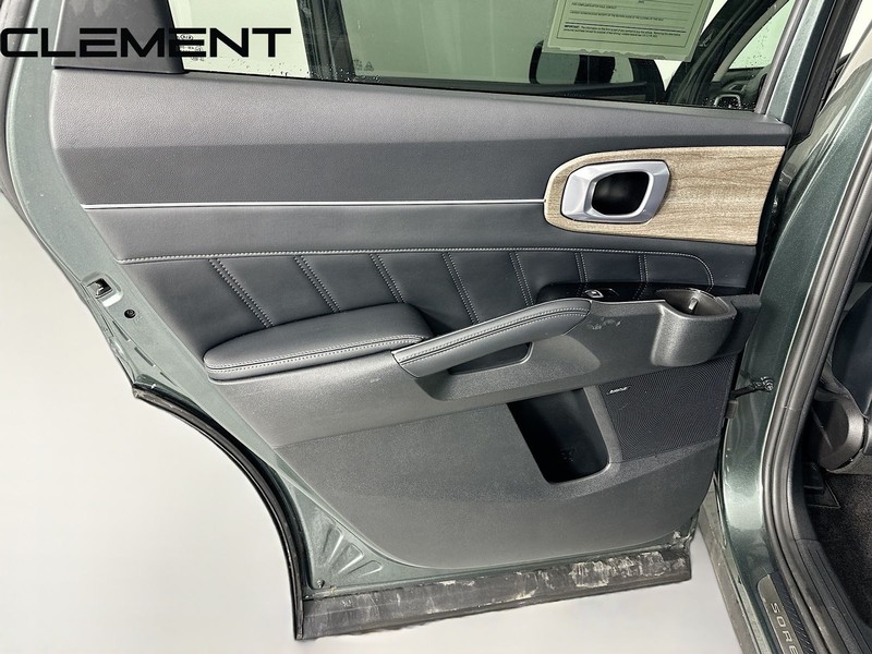 Kia Sorento Vehicle Image 32